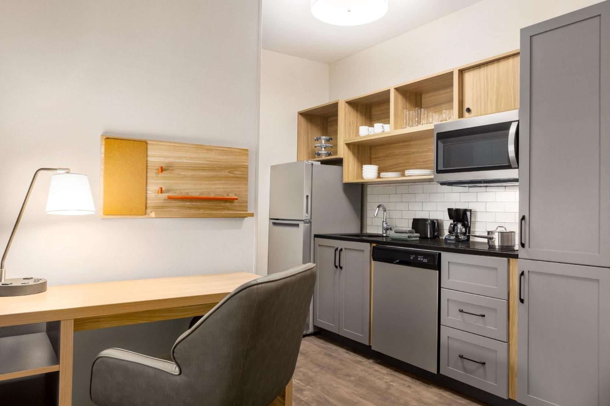 Candlewood Suites Miami - Doral By Ihg Tamiami Zewnętrze zdjęcie